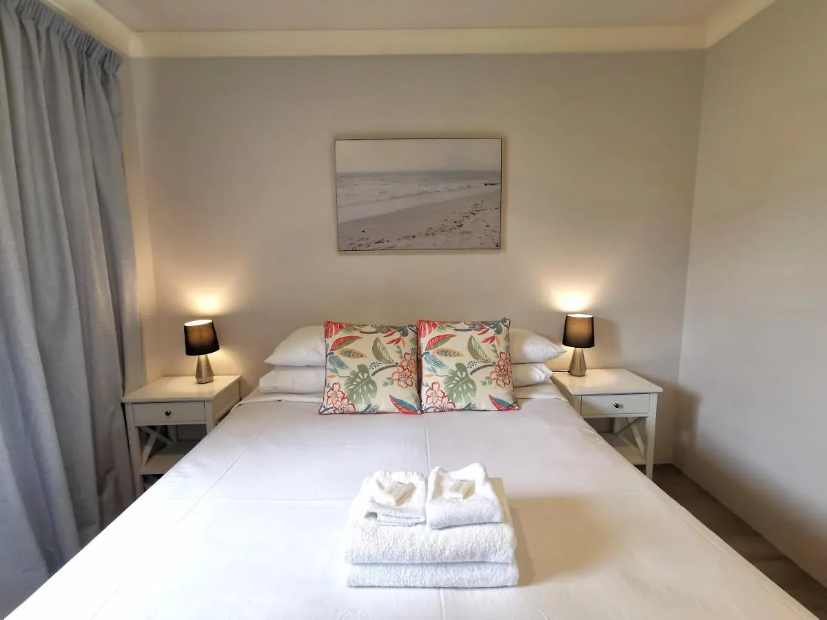 Bay Of Palms Hotel Gold Coast 3*,